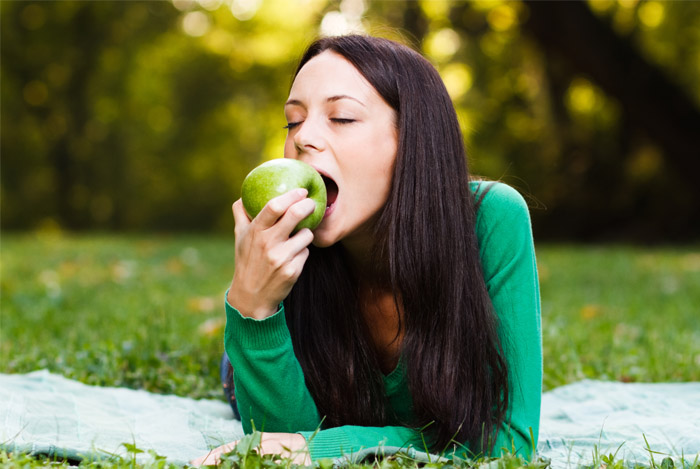 apples-offer-dental-care