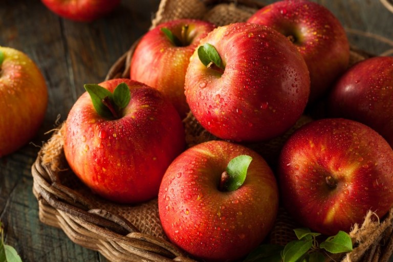 34 EvidenceBased Benefits of Apples WellBeing Secrets