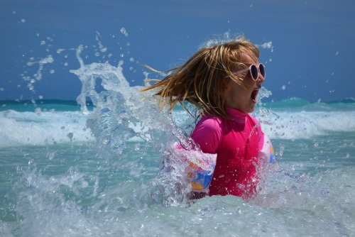 girl-playing-in-the-watter