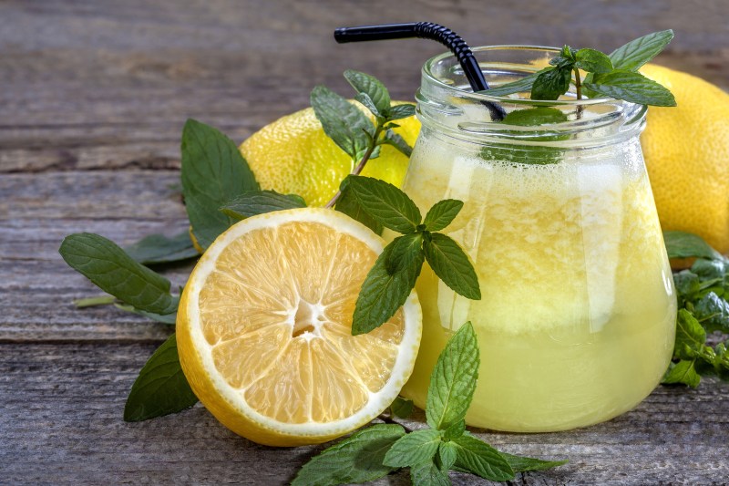 Lemon Water Stimulates Weight Loss