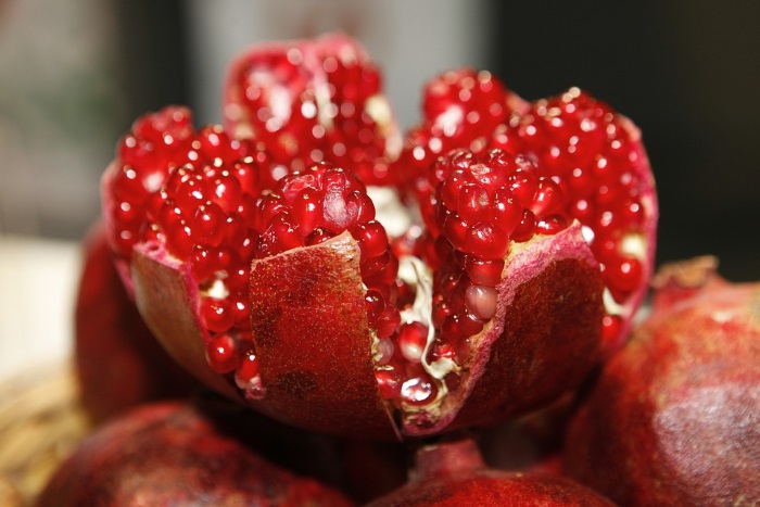 Pomegranate can Help You Look Younger