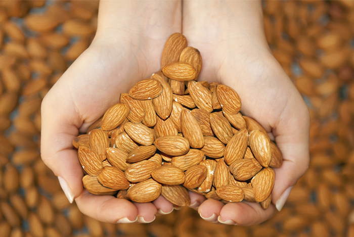 almonds help against bad cholesterol - TOP 13 SUPERFOODS OM CHOLESTEROL TE VERLAGEN