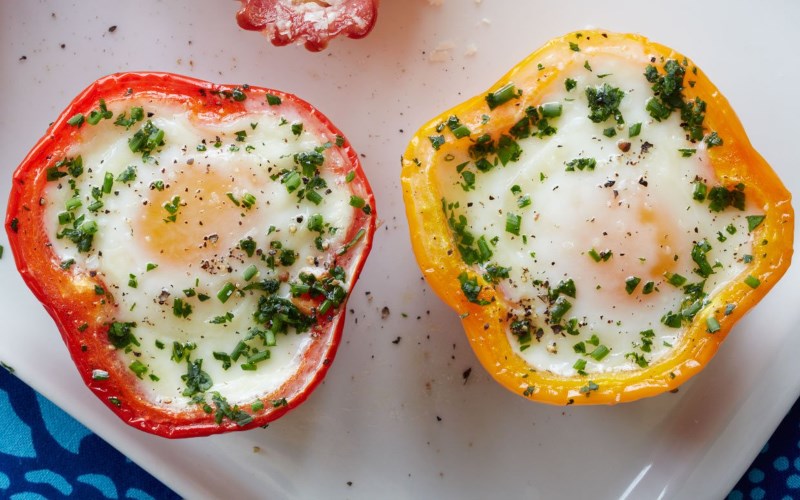 bell-pepper-egg-in-a-hole-healthy-breakfast