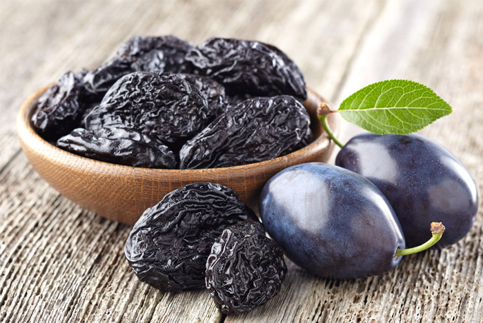 plums-prunes-superfood