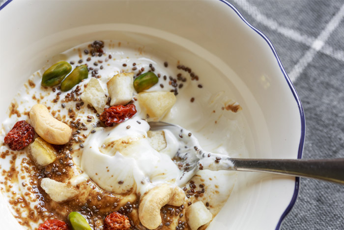 yogurt-ceral-chia-seeds-bowl